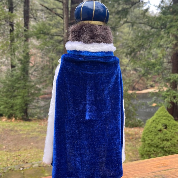 Wooden Nutcracker King 15" Blue Robe - Picture 2 of 13
